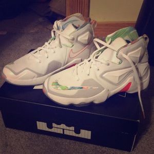 Lebron XIII (GS) youth sneakers